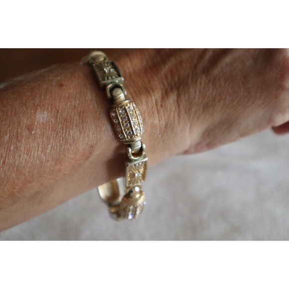 LInks Many Rhinestones Bracelet Gold Toned Fashion Jewelry 8” - Picture 3 of 14